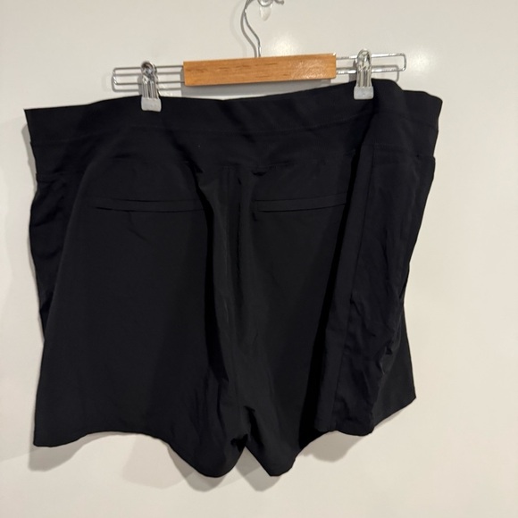 Athleta Brooklyn Short - Picture 4 of 8